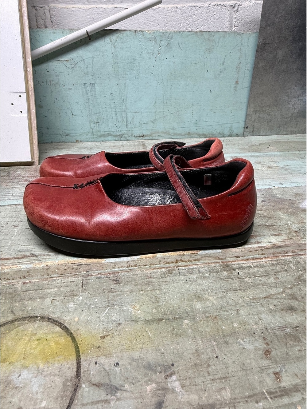 Earth barefoot shoe brand red leather Mary Jane’s size 5.5 women’s - Picture 3 of 7